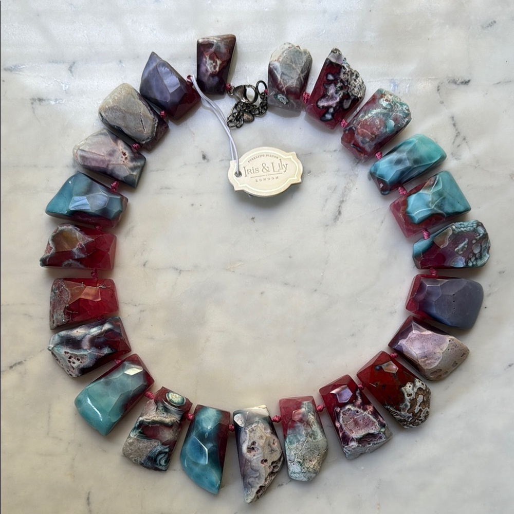 Iris & Lily Magenta Agate Necklace